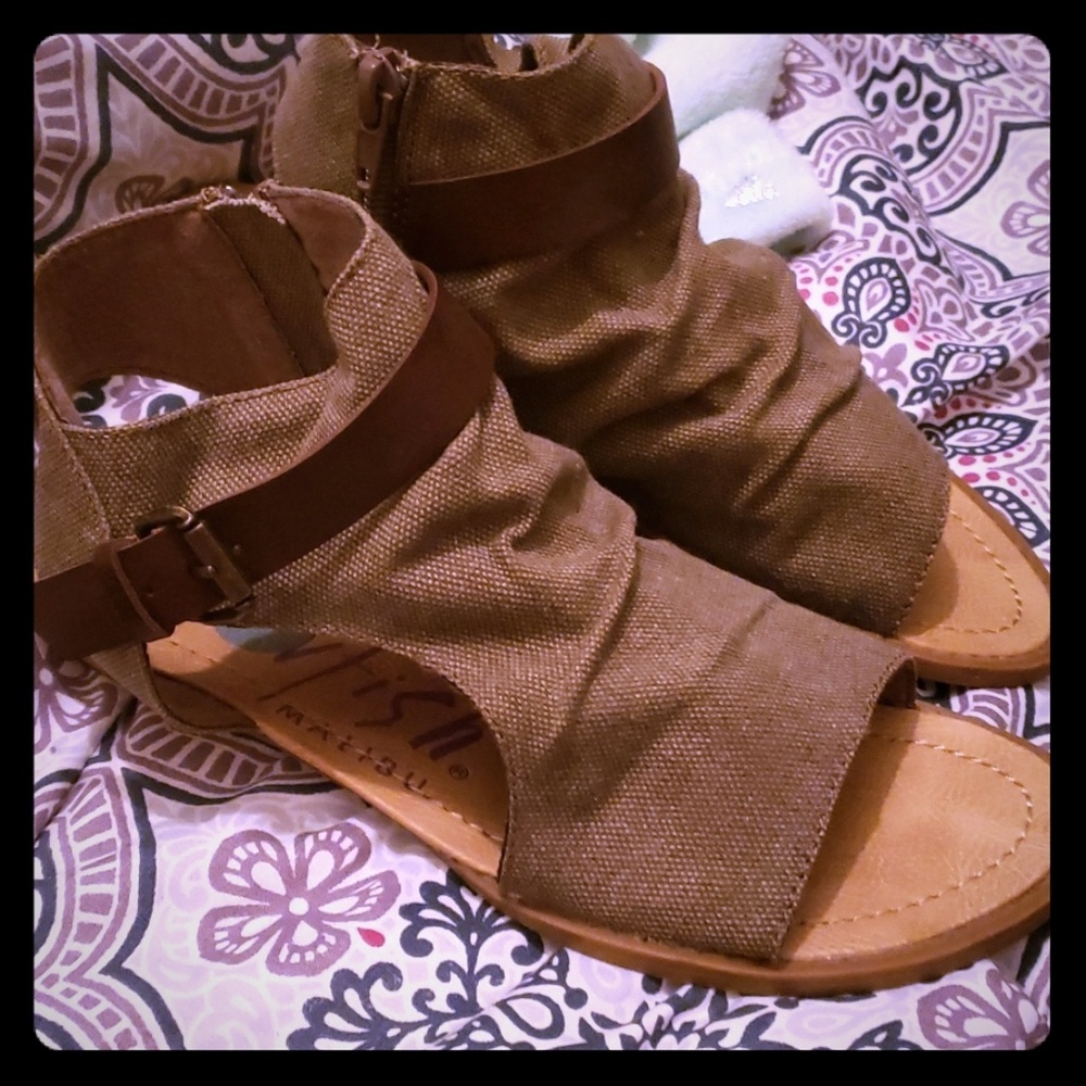Olive green Blowfish sandals